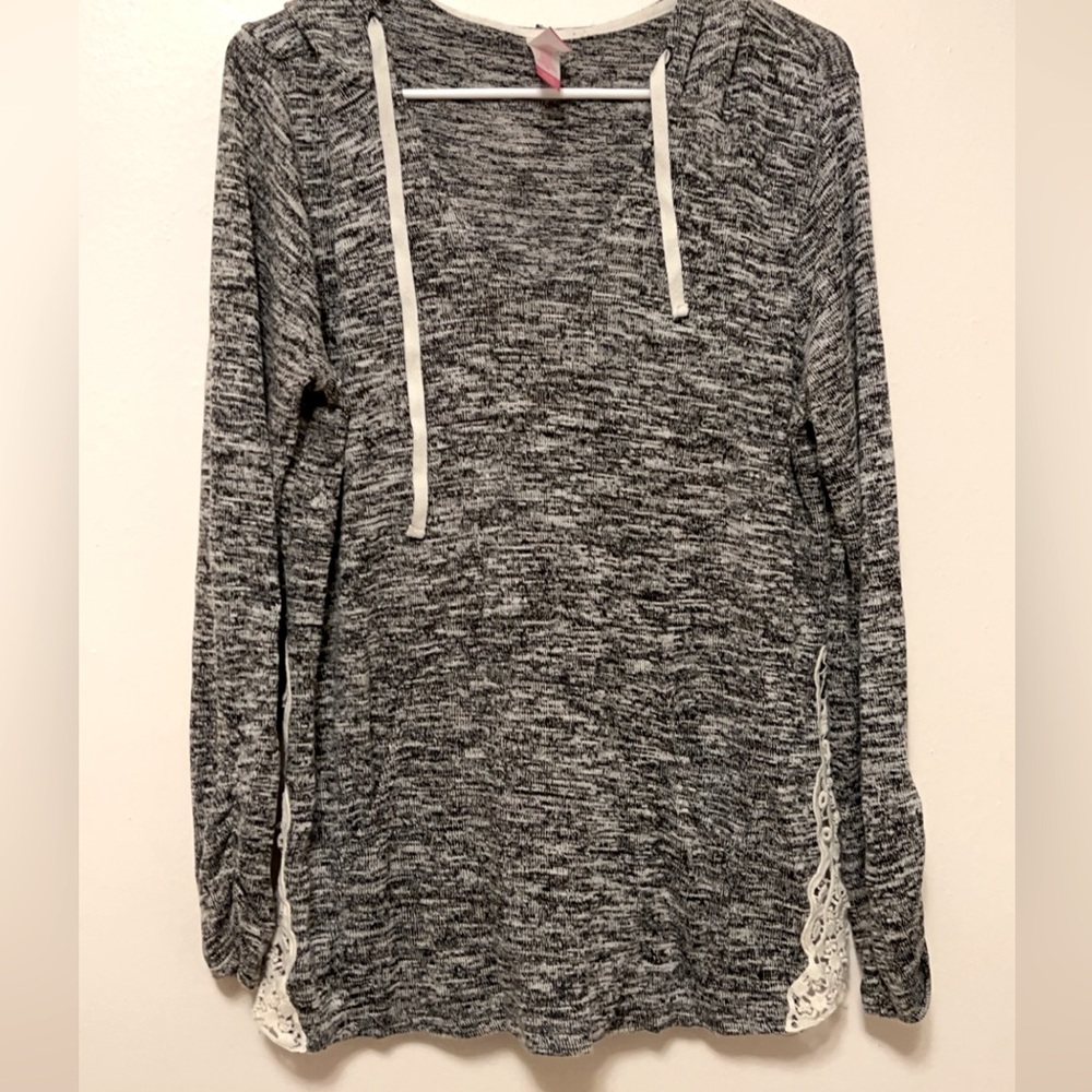 Light weight hoodie with lace detailing